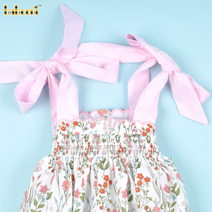 ชุดรอมเปอร์เด็กผู้หญิงสีแดงลายดอกไม้ แต่งโบว์สีชมพู ผลิตแบบ OEM ODM ขายส่ง งานปักมือ ผ้าฝ้าย 100% ได้รับการรับรองมาตรฐาน OEKO-TEX สำหรับฤดูร้อน - Product Image 2