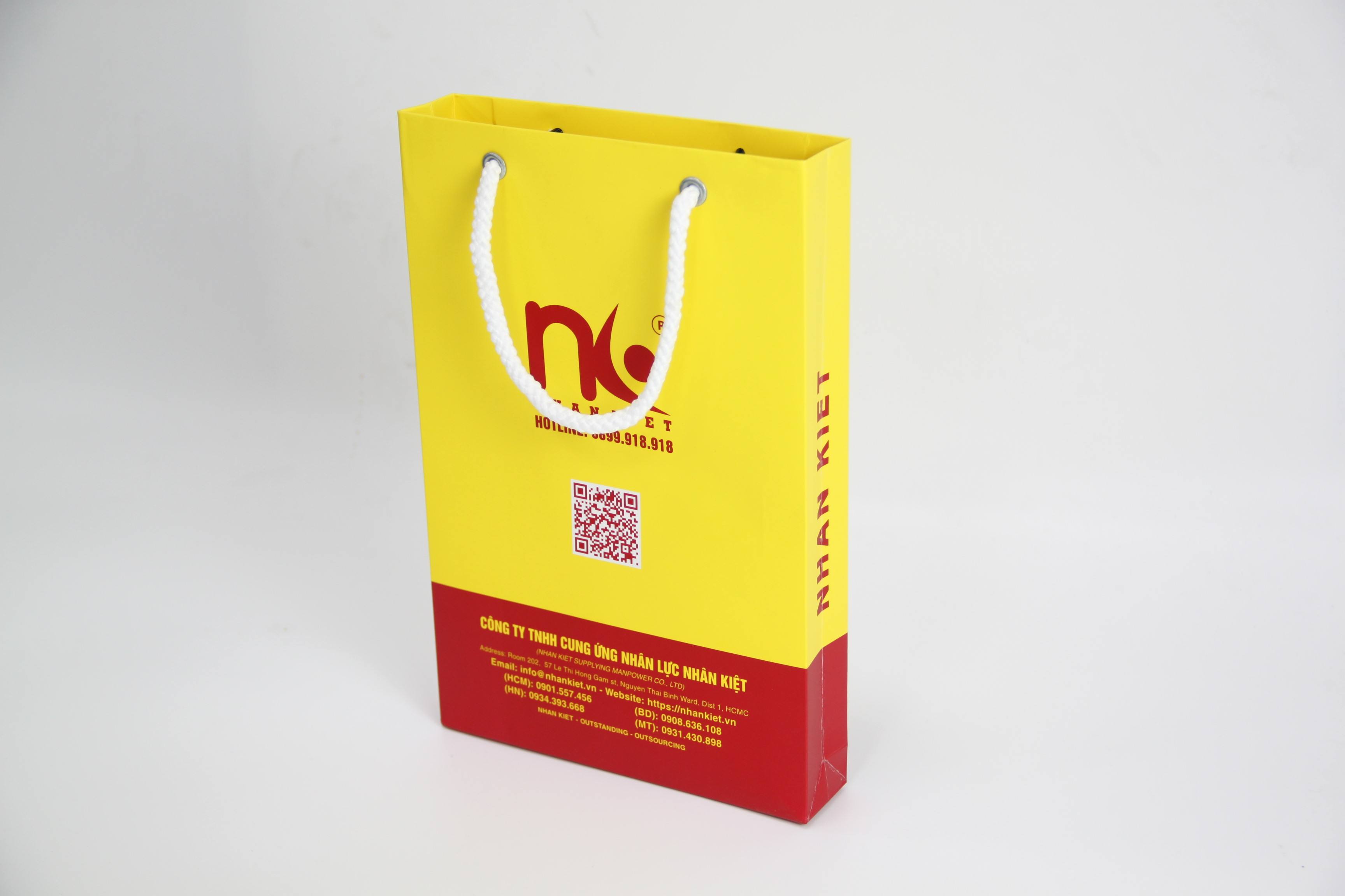 Luxury Paper Carrier Bags With Your Own Logo High Quality Custom