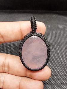 Colgante de Piedra de Cuarzo Rosa Más Vendido, Colgante de Hilo de Macramé con Cabujones de Joyería de Moda - Product Image 3