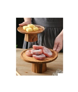 Présentoir à gâteau décoratif en bois naturel fabriqué à la main pour les tables à manger de fête, les brunchs confortables ou les comptoirs de boulangerie élégants - Product Image 6