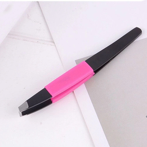 Pinzas para Cejas Elegantes de Acero Metálico con Punta Inclinada de 4 Pulgadas, Pinzas para Cejas con Recubrimiento Negro - Product Image 3