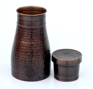 Prix pas cher Bouteille de chambre à coucher d'eau Pot de chambre à coucher de chevet en cuivre pur fini antique avec carafe en cuivre en verre intégrée. - Product Image 2