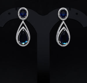 ต่างหูทองคำขาว14K ประดับเพชรธรรมชาติและอัญมณีทรงรีตัดและอัญมณีทรงรีในชุดรัศมีพราว - Product Image 1