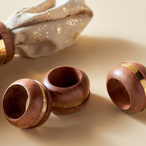 Rond de serviette en bois d'acacia fait à la main de meilleure qualité en forme de résine avec design pour décorations de mariage - Product Image 2