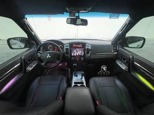 Mitsubishi Pajero GLS 4WD SUV Usato del 2020 |   Trasmissione Automatica |   Guida a Sinistra |   Pronto per l'esportazione - Product Image 2