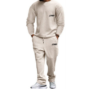 Conjunto Deportivo de Invierno Personalizado de Poliéster/Algodón para Hombre - Pantalones y Sudadera Gruesos con Cintura Elástica - Product Image 1