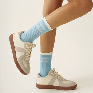 Logotipo personalizado Jacquard bordado Pilates Yoga calcetines longitud de la tripulación antideslizante calcetines Grippy fabricante de Vietnam certificado por el - Product Image 6