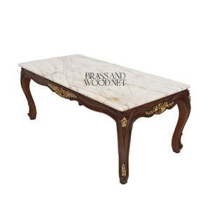 Elegante Mesa de Centro de Mármol con Detalles en Latón y Patas de Madera para una Decoración Clásica de Sala de Estar - Product Image 4