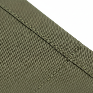 Uniformes Médicos Personalizados Ligeros de Satén Unisex con Cuello en V, Uniforme de Enfermería con Múltiples Bolsillos - Product Image 3