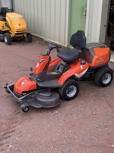 เครื่องตัดหญ้า Husqvarna R310 AWD แบบนั่งขับ 150 ชั่วโมง ใบมีดกว้าง 112 ซม. สภาพดีเยี่ยม - Product Image 2