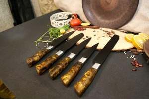 Ensemble de couteaux de cuisine en acier Damas de qualité supérieure, 5 pièces, fabriqués à la main, avec étui en résine, ambidextre, personnalisable, lame en acier inoxydable OEM - Product Image 5
