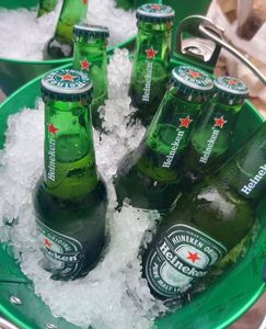 Cerveza HEINEKEN de alta calidad con un sabor fresco y almacenada en frío. - Product Image 5