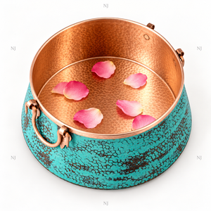 Cuenco de cobre martillado artesanal para pedicura con pátina verde, tina para remojar los pies - Product Image 1