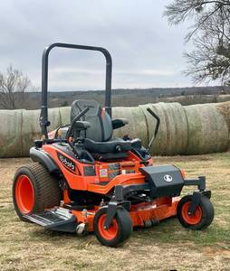 Tondeuse autoportée professionnelle et commerciale puissante Kubota ZD1211 Diesel à braquage zéro pour la coupe de gazon - Product Image 1