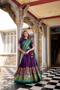 Excellente qualité élégant Tussar Silk Lehenga Choli Set avec travail Zari tissé à la main et contraste Dupatta disponible au meilleur prix - Product Image 5