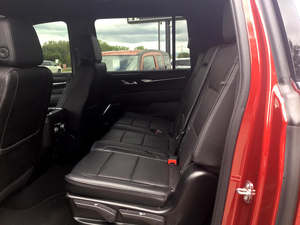 รถ GMC Yukon X-L Denali ปี 2024 สภาพสะอาดมาก ระบบขับเคลื่อน 4 ล้อ เกียร์อัตโนมัติ พร้อมส่ง - Product Image 5