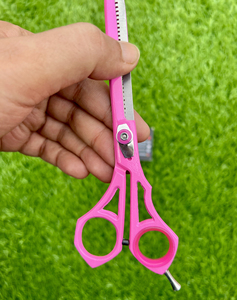 Ciseaux de coiffeur professionnels en gros de haute qualité en acier inoxydable ciseaux à effiler les cheveux lame tranchante pour une utilisation en salon couleur noire - Product Image 6