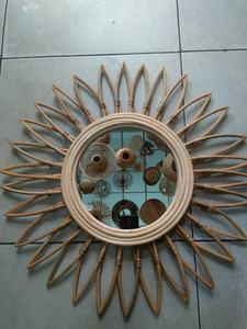 Espejo de pared decorativo de ratán natural hecho a mano con diseño único adecuado para la decoración del hogar - Product Image 5