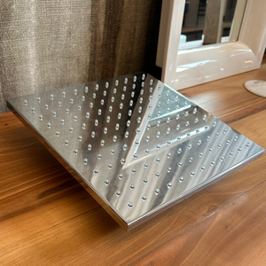 Pommeau de douche carré chromé Nobili de haute qualité avec articulation pivotante et bras, fabriqué en Italie - Product Image 4