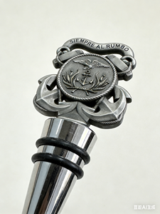 Juego de Tapones de Vino Metálicos Náuticos Premium – Colección Naval Yacht Club - Product Image 4