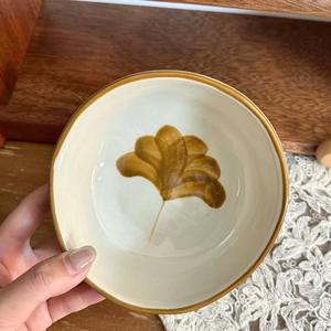 Taza de Café de Cerámica Pintada a Mano con Diseño de Hoja de Ginkgo, Asa Marrón, Estilo Vintage, Capacidad de 201-300 ml, Reutilizable - Product Image 6