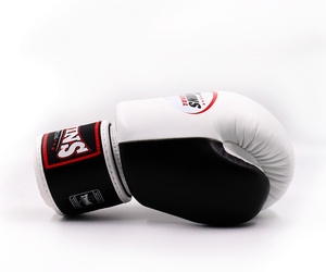Guantes de boxeo de cuero Twins con logotipo personalizado de la mejor calidad en diferentes colores con correas ajustables de gancho y bucle para kick boxing - Product Image 6