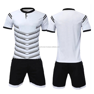 Uniforme de football à sublimation pour hommes 2024 nouveau design et logo personnalisables et confortables 100% polyester toutes saisons - Product Image 4