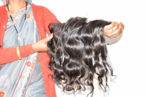 Producto genuino, precio al por mayor, cabello humano indio, cutícula ondulada frontal alineada, directo de fábrica, color negro sin procesar por exportación - Product Image 5