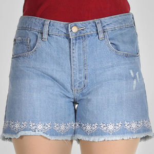 Short en jean décontracté pour femmes Pantalon en jean en coton grande taille avec logo bleu imprimé sur la taille Prix bon marché pour l'été - Product Image 1