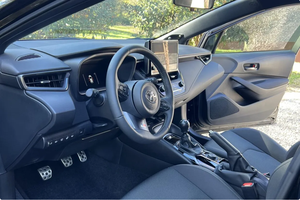 LISTO PARA CONDUCIR - USADO, VOLANTE A LA IZQUIERDA |   CONDUCCIÓN DERECHA |   TOYOTA GR COROLLA 2023 con 4300 millas - Product Image 4