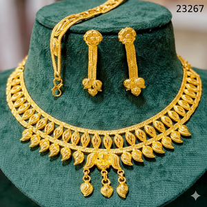 Conjunto de Collar con Motivo de Hoja Chapado en Oro con Aretes y Anillo |   Joyería Nupcial de Imitación India Tradicional al por Mayor Modelo 23267 - Product Image 1