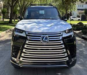 Lexus LX 600 Luxe 2023/2024 ~25 milles, V6 biturbo, 4 roues motrices, suspension à réglage actif de la hauteur - Product Image 3