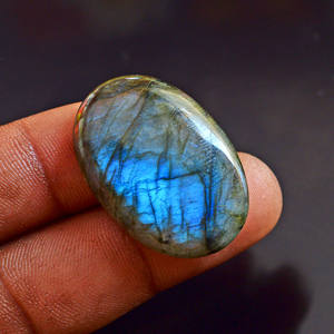 พลอยลาบราดอไรต์สีน้ำเงิน ขนาด 50x15x8 มม. ทรงรีแบนเรียบขัดเงา คุณภาพเยี่ยม พร้อมแสงสะท้อนสีฟ้า - Product Image 3