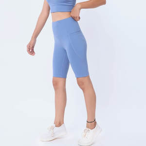 Short de sport personnalisé pour femmes Vêtements de yoga bio de haute qualité Vêtements de sport d'entraînement d'été respirants Décoration de logo Coupe athlétique ample - Product Image 3