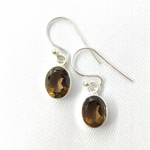Boucles d'oreilles pendantes en quartz fumé de 2,4 grammes, accessoire élégant et tendance - Product Image 1