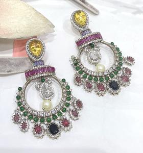 Impresionantes Pendientes de Diseño Moderno Chapados en Oro de la Mejor Calidad, Colección de Joyería para Bodas y Fiestas para Mujeres y Niñas - Product Image 5