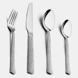 Juego de cucharas y cubiertos de acero inoxidable elegantes para regalo de boda con diseño real y logotipo personalizado, mango de resina blanca, gran oferta - Product Image 3