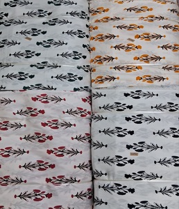 Tela de algodón con estampado floral elegante, material suave y cómodo adecuado para diseñadores, sastres y aplicaciones de ropa creativa - Product Image 5