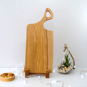 Planche à découper en bois massif artisanale avec poignée incurvée, planche de service de cuisine faite à la main, sans danger pour les aliments, pour le fromage, le pain, les collations - Product Image 1