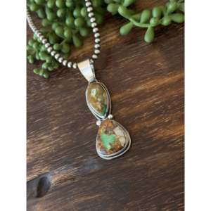 Pendentif en argent sterling fait main avec ruban, turquoise Royston, serti clos taille émeraude, style Navajo, avec numéro en or taille émeraude - Product Image 4
