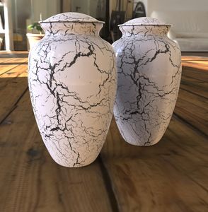 สีขาวหินอ่อนความสง่างามเผาศพโกศสำหรับเถ้ามนุษย์โกศจาก L MAX B ส่งออกผู้ผลิตอินเดียอุปกรณ์งานศพ - Product Image 1