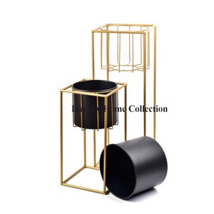 Lot de 2 pots de fleurs et jardinières créatifs au design unique de tailles différentes avec cadre de couleur or et pots de couleur noire pour l'affichage de fleurs - Product Image 1