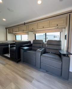 Remolque de Viaje Mini Caravana 4x4 de Alta Calidad, Capacidad de Carga de 6000 lb, Características de Confort Exclusivas para Aventuras al Aire Libre Inolvidables - Product Image 2