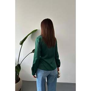 Blusa de Satén con Detalles de Botones Esmeralda - Esmeralda - Product Image 6