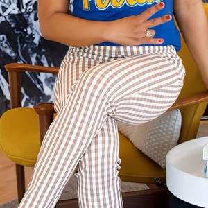 Joli caniche bleu or Chenille Tee Sigma Gamma Rho Sorority Apparel brodé joli caniche graphique grec College Tee - Product Image 6