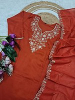TV Serial Actrice Style Attrayant Bonne Qualité Orange Couleur Pure Chinon Robe Kurti En Soie Pour La Vente En Gros Sur Le Marché Indien