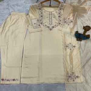 Fabricante y Proveedor de Moda Femenina: Kurti, Pantalón y Dupatta de Seda Marina de Alta Calidad con Bordado de Hilo - Product Image 1