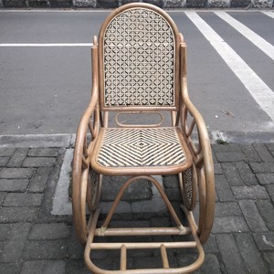 เก้าอี้โยกหวายธรรมชาติสําหรับผู้ใหญ่ เก้าอี้พักผ่อนในสวน ดีไซน์ไม่ซ้ําใคร เก้าอี้สไตล์คลาสสิกทําด้วยมือ - Product Image 4