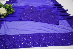 Sari Indio de Diseño, Última Moda, para Fiesta, en Georgette Azul, con Hermoso Trabajo de Lentejuelas, Borde de Encaje y Blusa con Lentejuelas - Product Image 3