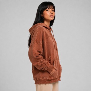 Sudadera con capucha para mujer con efecto desgastado, degradado artístico y acabado con estilo vintage, diseñada para colecciones de streetwear de moda y moda diaria. - Product Image 6
